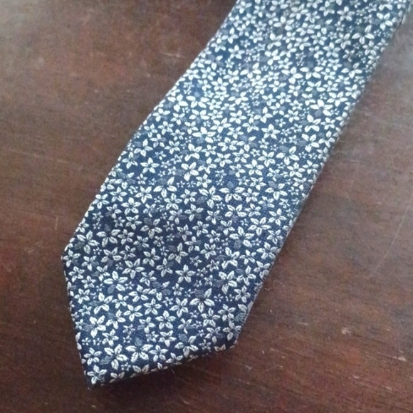 EXPRESS Skinny Tie - Picture 1 of 4